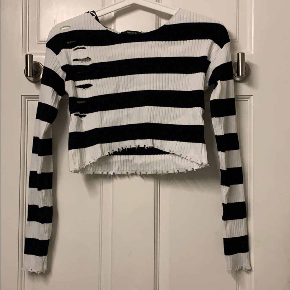 Forever 21 Long Sleeve Crop Top - Black & White